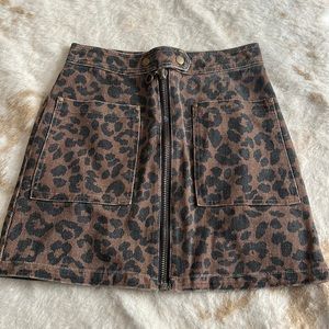 Leopard print front zipper skirt